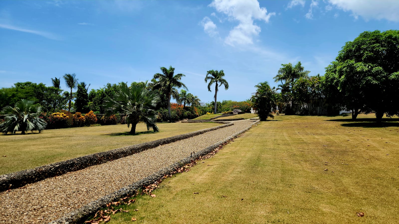 Mansion for sale El Choco Sosua Odile Horjus Colorful Casas