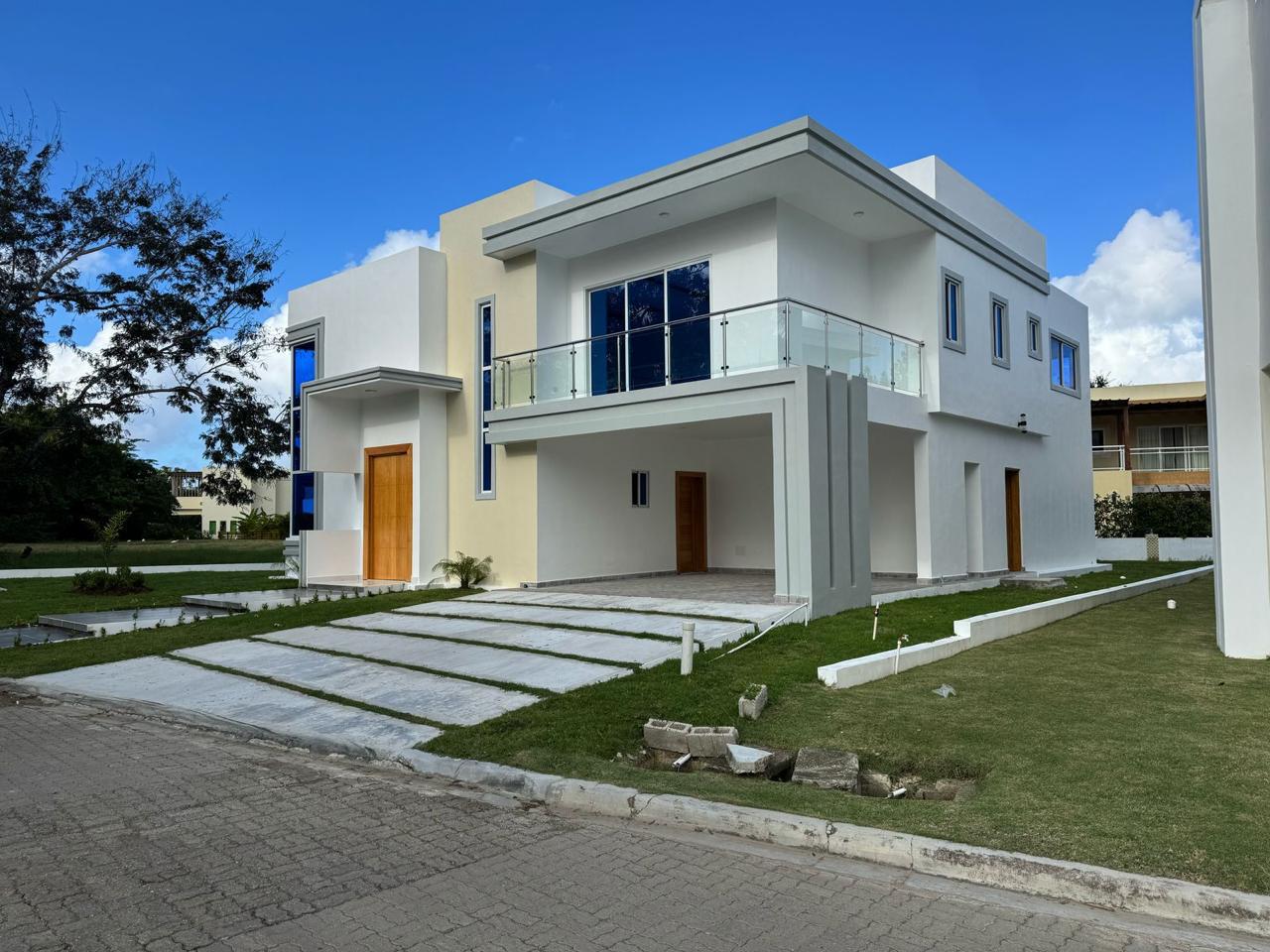 Modern Villa for Sale in Plantation