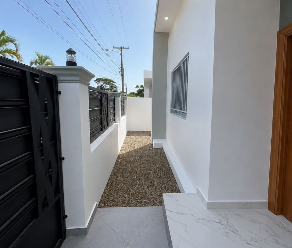 Modern Villa for Sale in Muñoz